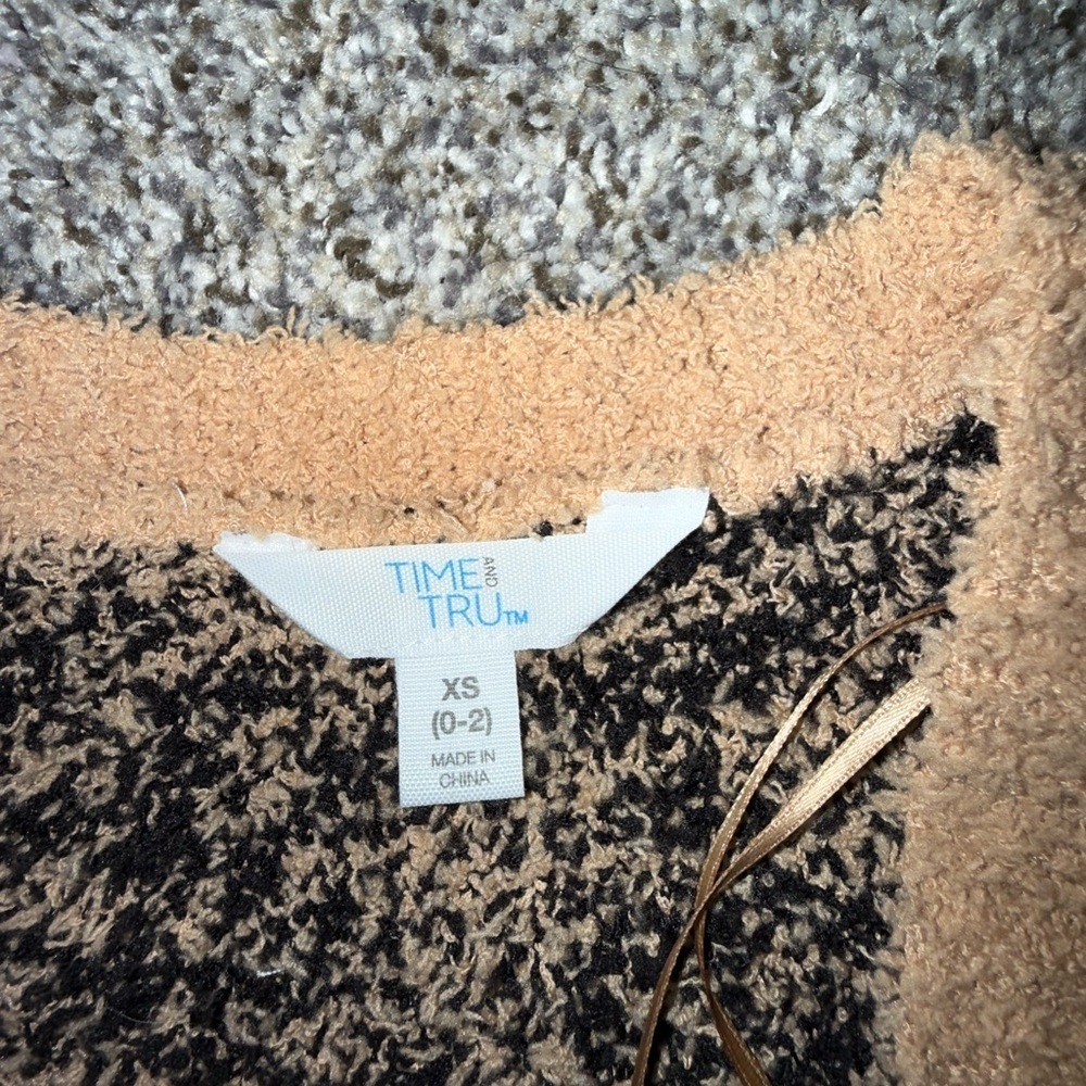 Time and tru leopard cardigan sweater with pockets - Picture 3 of 4